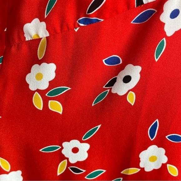 CAbi Tied Up top red with white flowers medium - Picture 5 of 7